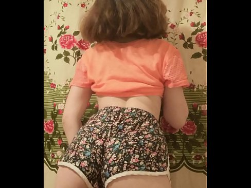 ❤️ Leanbh óg sexy ag baint dá shorts ar cheamara ❤️❌ Just a porn linn ﹏